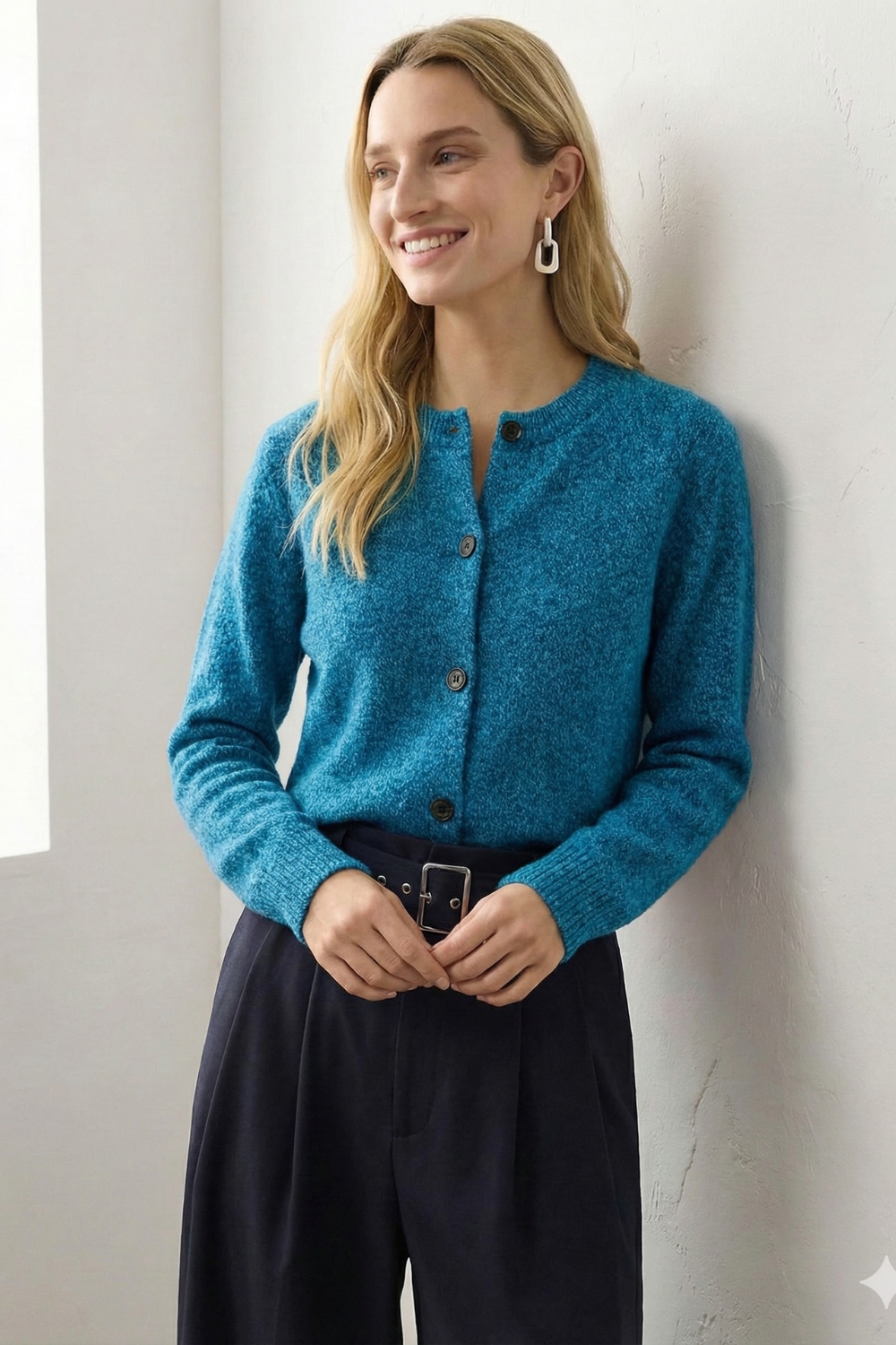 Damen Cardigan mit Rundhals und praktischer Knopfleiste - 3 - Annoboutique