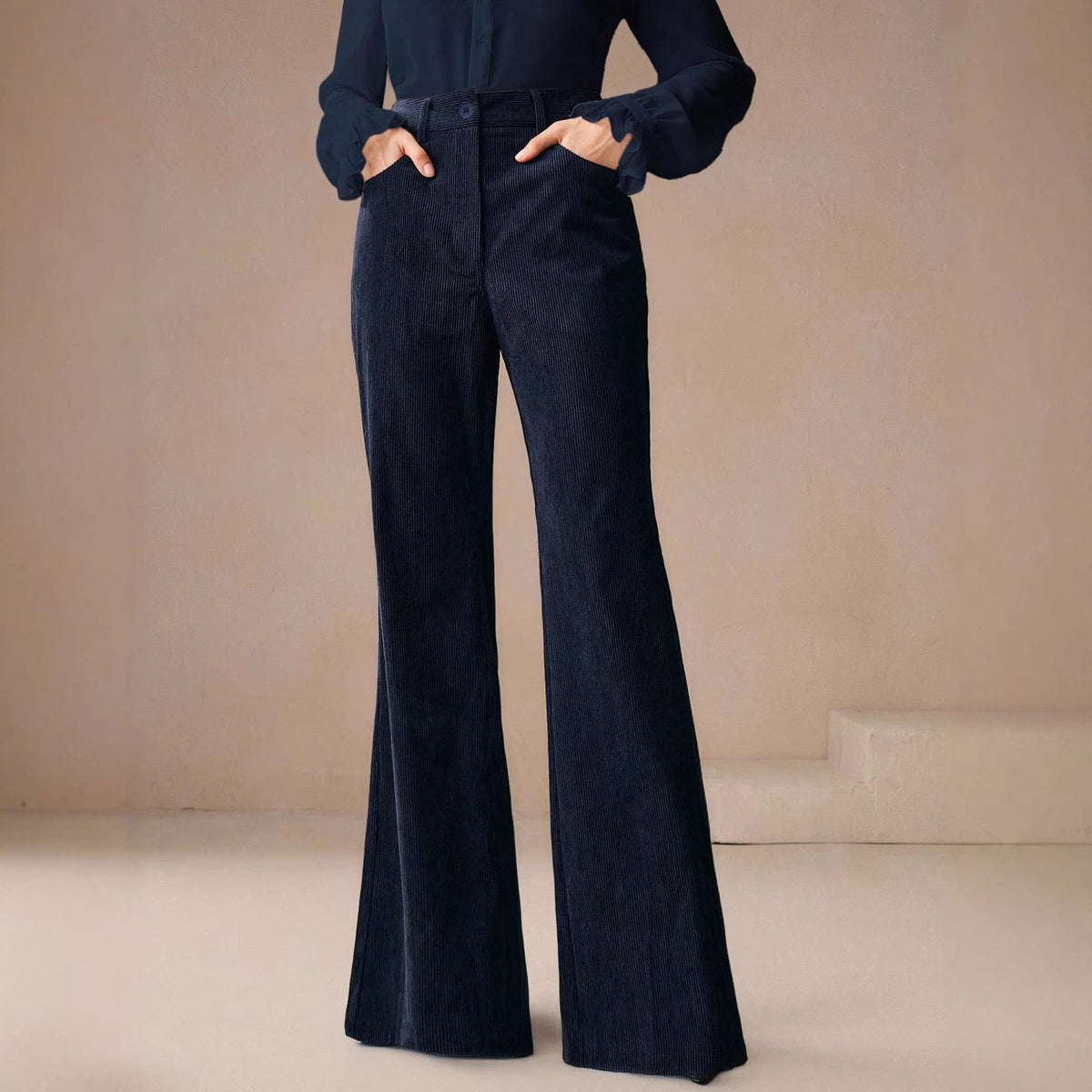 Hosen Damen mit Hohem Bund und Flared Schnitt - 1 - Annoboutique