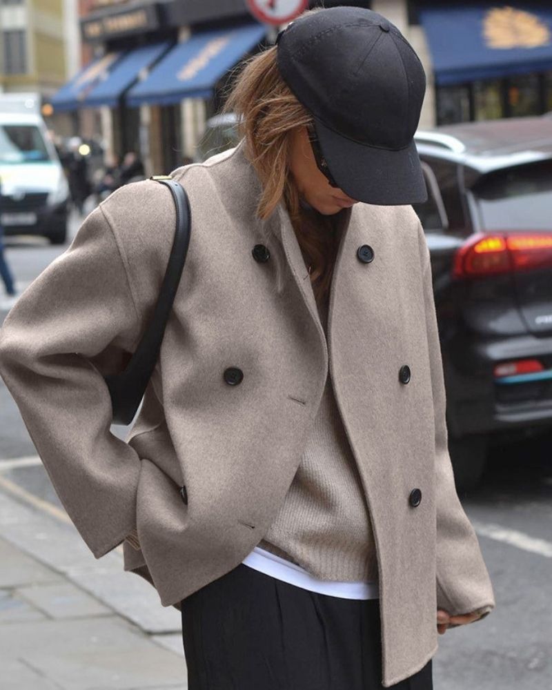 Damen Jacke mit Doppelreiher Schnitt und lässigem Design - 1 - Annoboutique