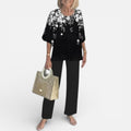 Elegantes Damen Outfit mit floralem Muster und legerem Schnitt - 1 - Annoboutique