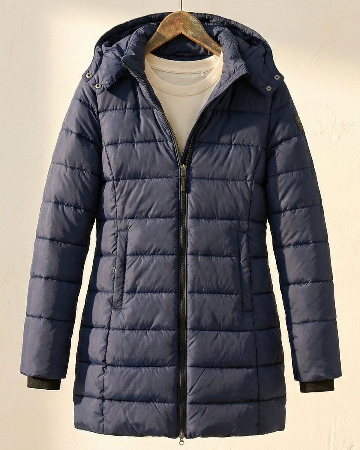 Damen Jacke mit Kapuze und figurbetontem Schnitt - 5 - Annoboutique