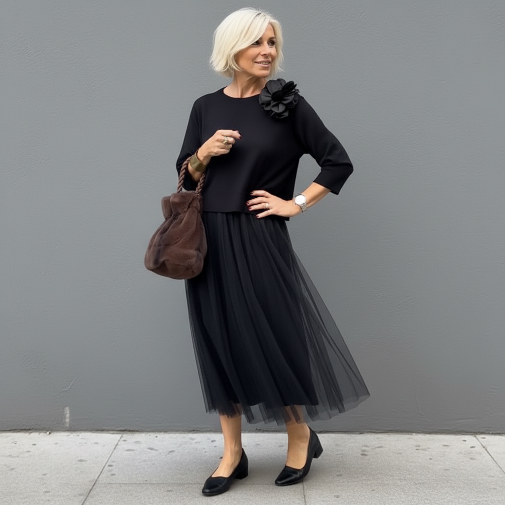 Midi Kleid Damen mit Plisseerock und Rundhalsausschnitt - 4 - Annoboutique