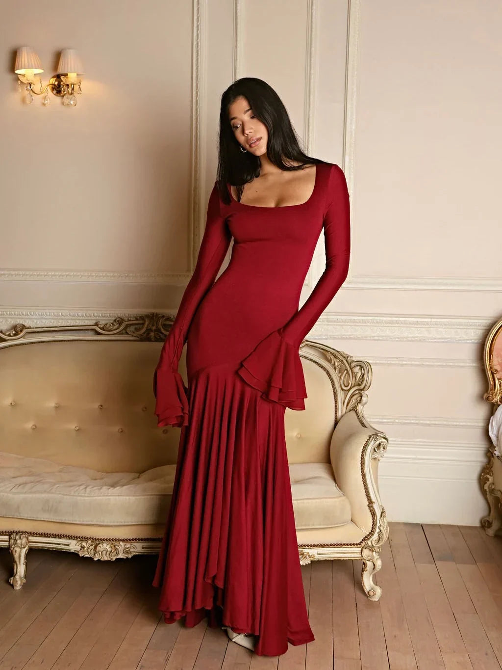 Maxikleid Damen mit tiefem Ausschnitt und ausgestellten Ärmeln - 1 - Annoboutique