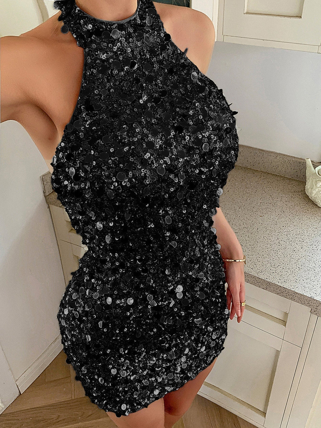 Mini Kleid Damen mit figurbetontem Schnitt und elegantem Kragen - 8 - Annoboutique