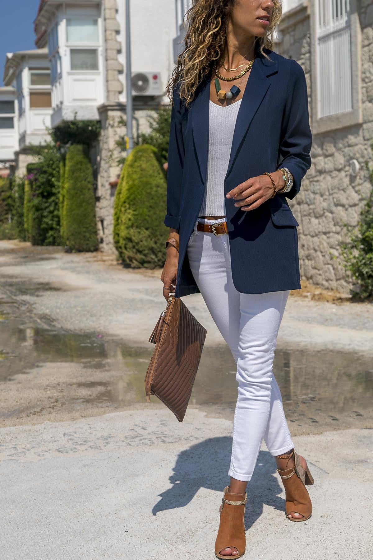 Blazer Damen mit praktischen Taschen und taillierter Silhouette - 2 - Annoboutique