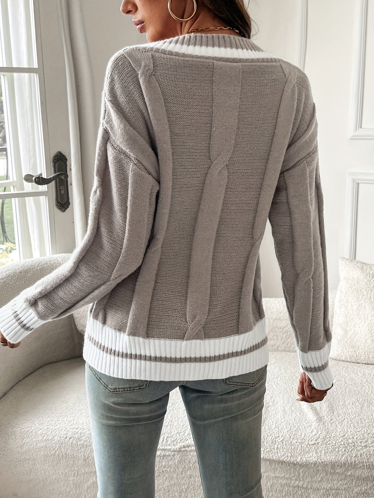 Pullover Damen mit V-Ausschnitt und gestreiften Ärmeln, grau - 6 - Annoboutique