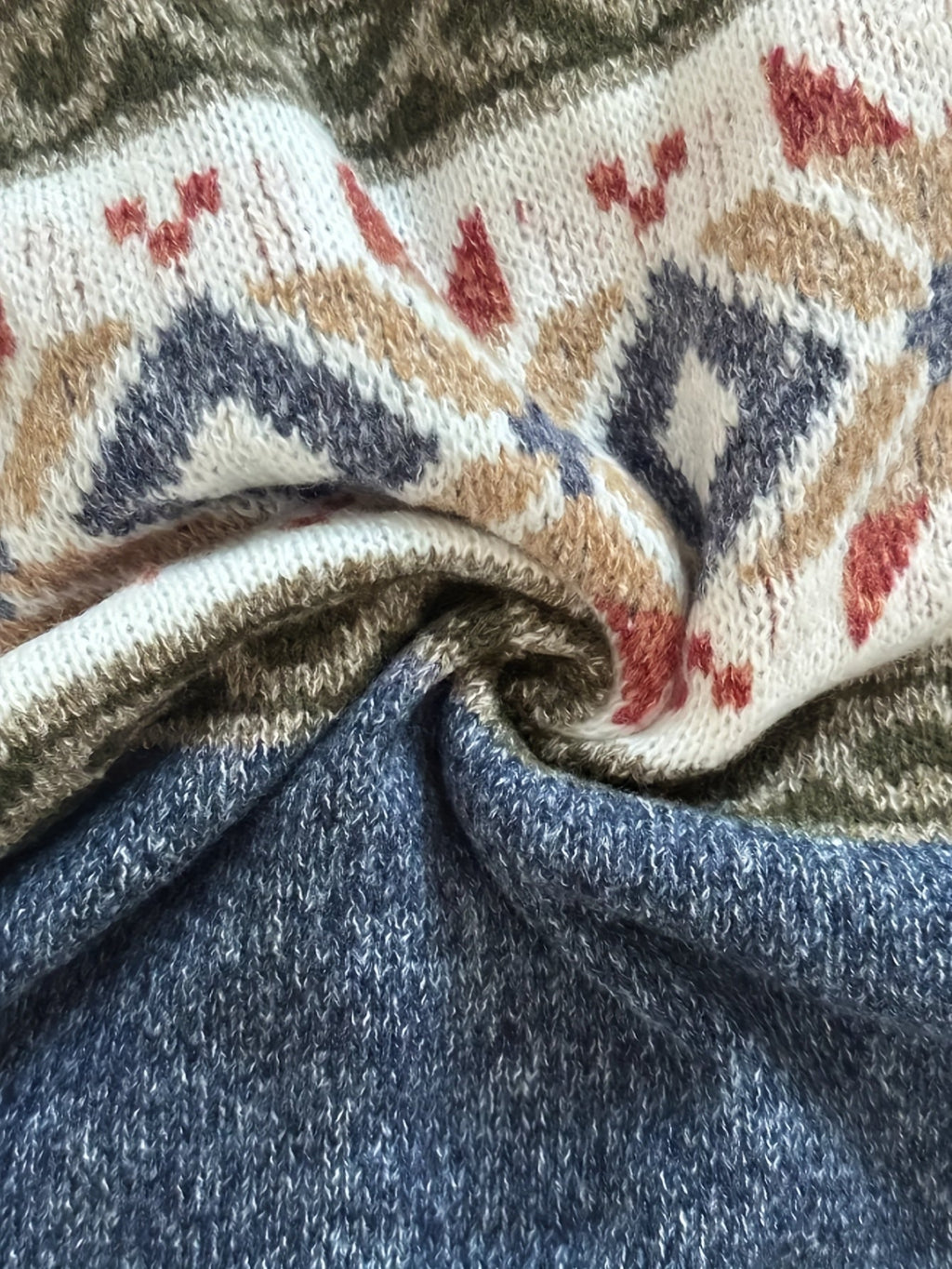 Damen Cardigan mit V-Ausschnitt und verspieltem Muster - 4 - Annoboutique
