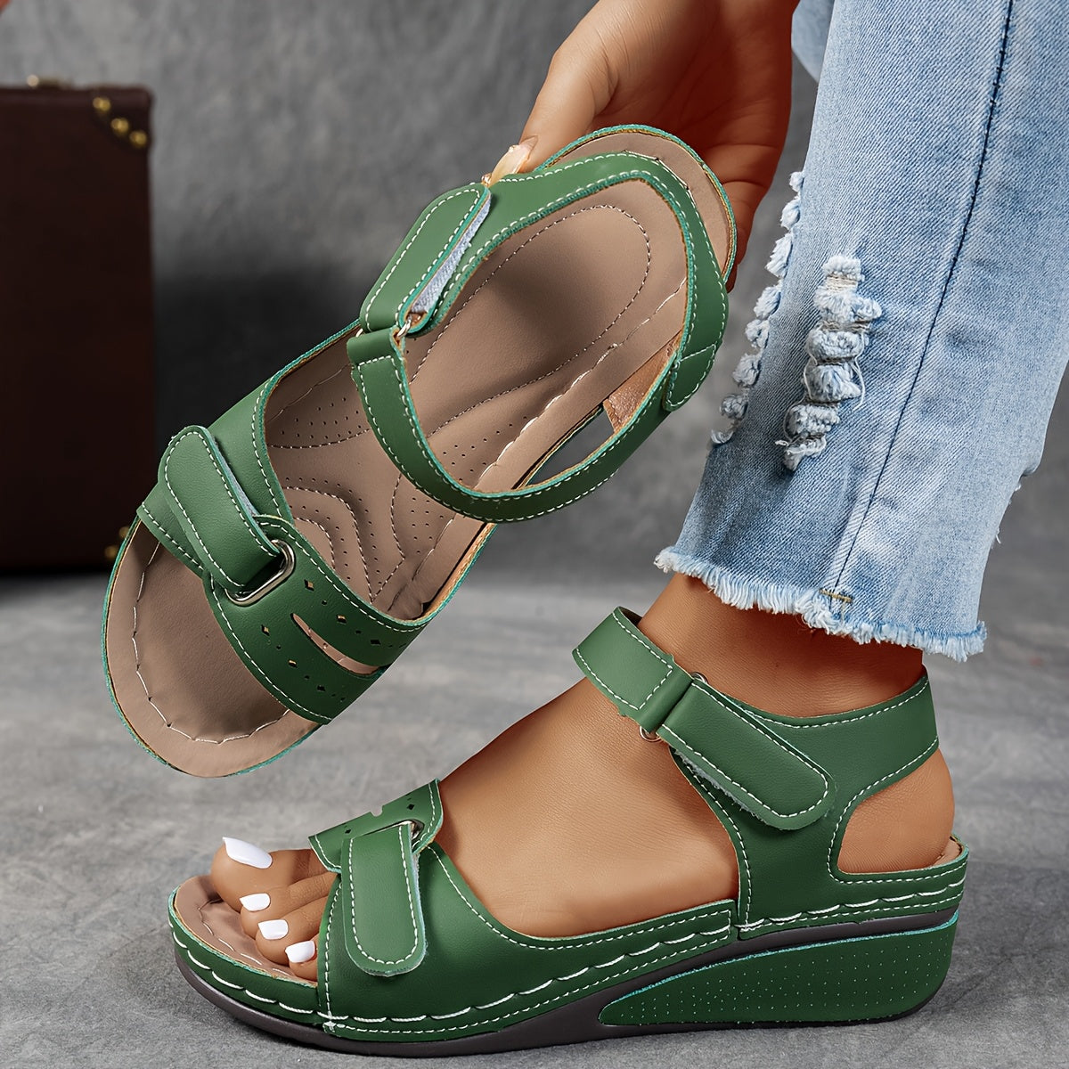 Bequeme Damen Sandalen mit verstellbarem Riemen und Plateau - 3 - Annoboutique