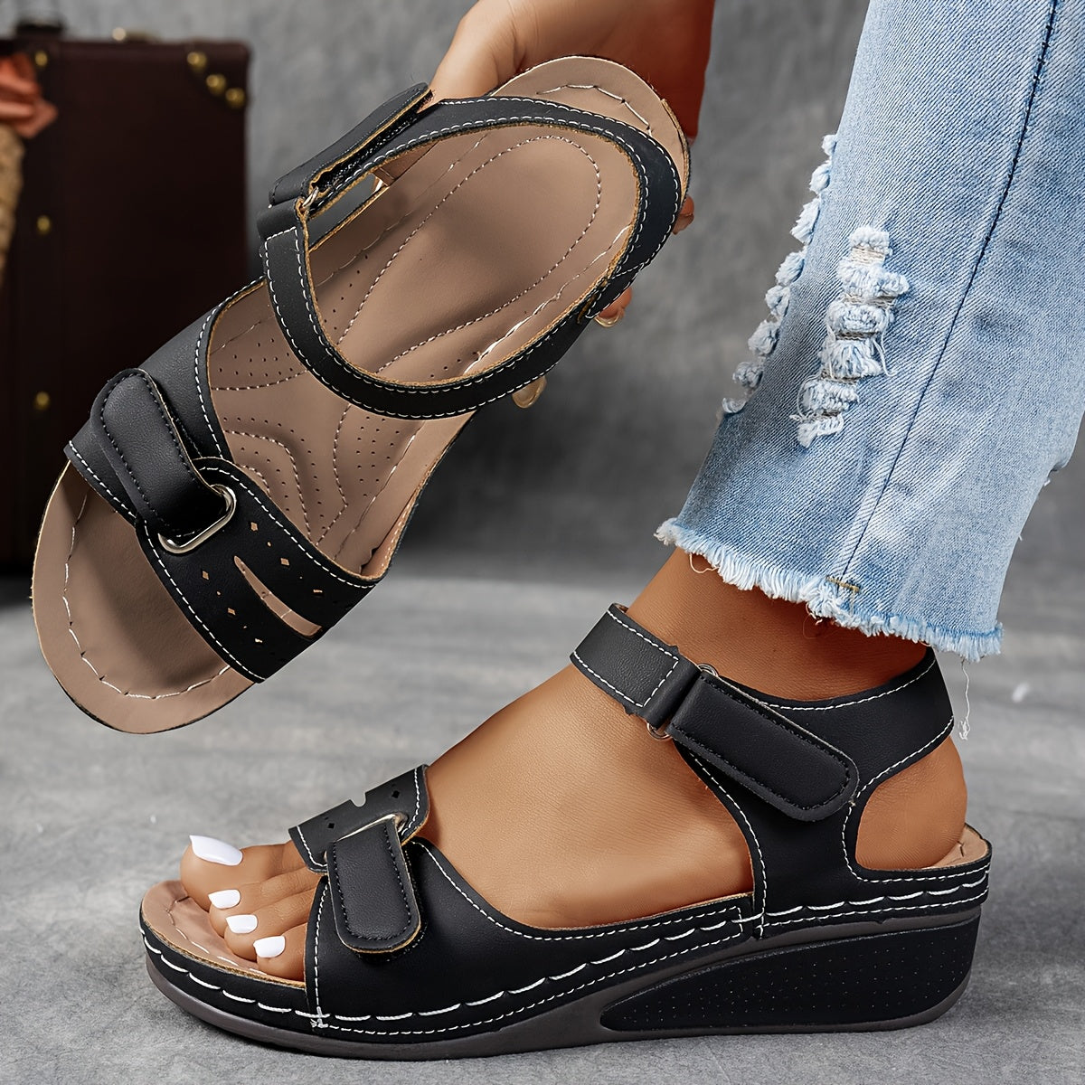 Bequeme Damen Sandalen mit verstellbarem Riemen und Plateau - 4 - Annoboutique