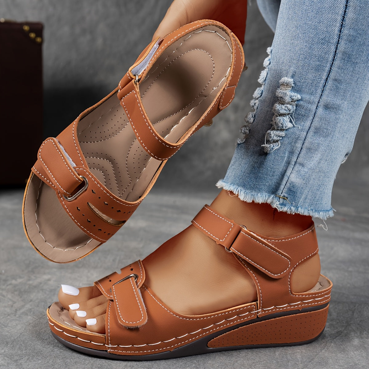 Bequeme Damen Sandalen mit verstellbarem Riemen und Plateau - 5 - Annoboutique