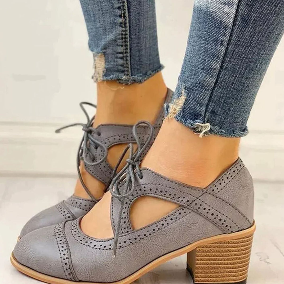 Damen Blockabsatzschuhe mit klassischer Schnürung und Brogue-Details - 1 - Annoboutique