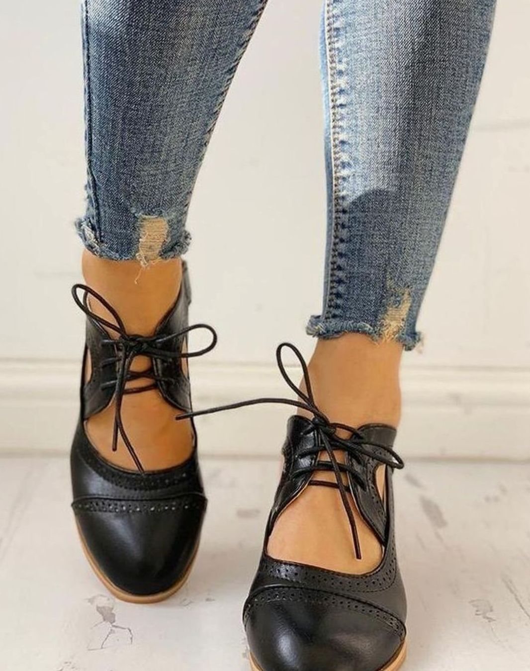 Damen Blockabsatzschuhe mit klassischer Schnürung und Brogue-Details - 5 - Annoboutique