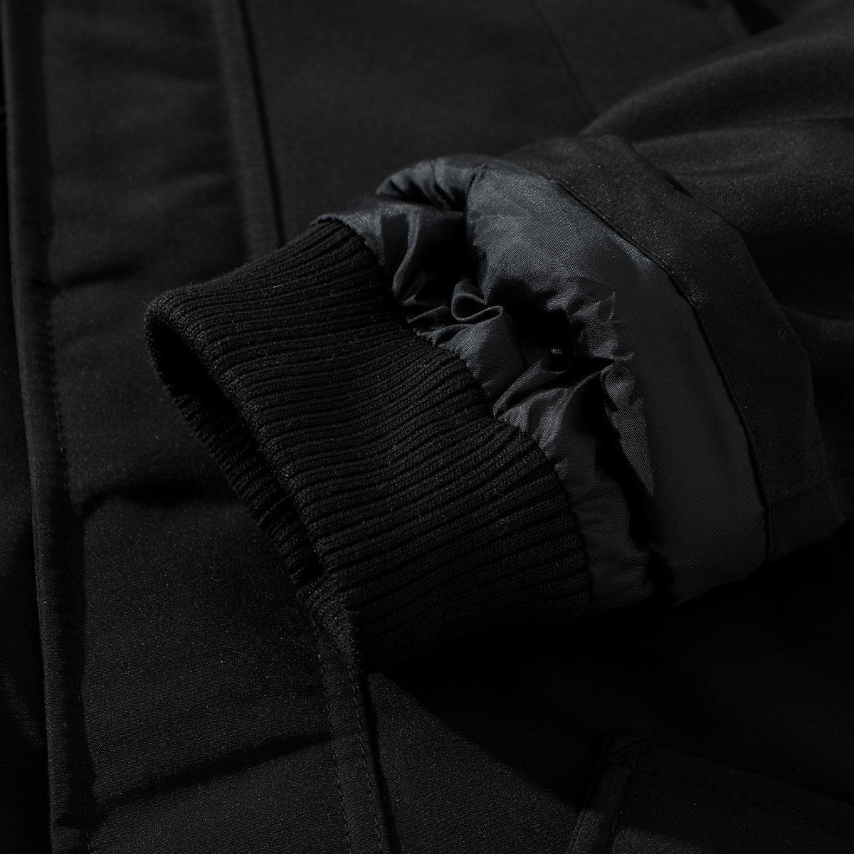 Herrenmantel mit Kapuze und kuscheligem Fellkragen für den Winter - 4 - Annoboutique