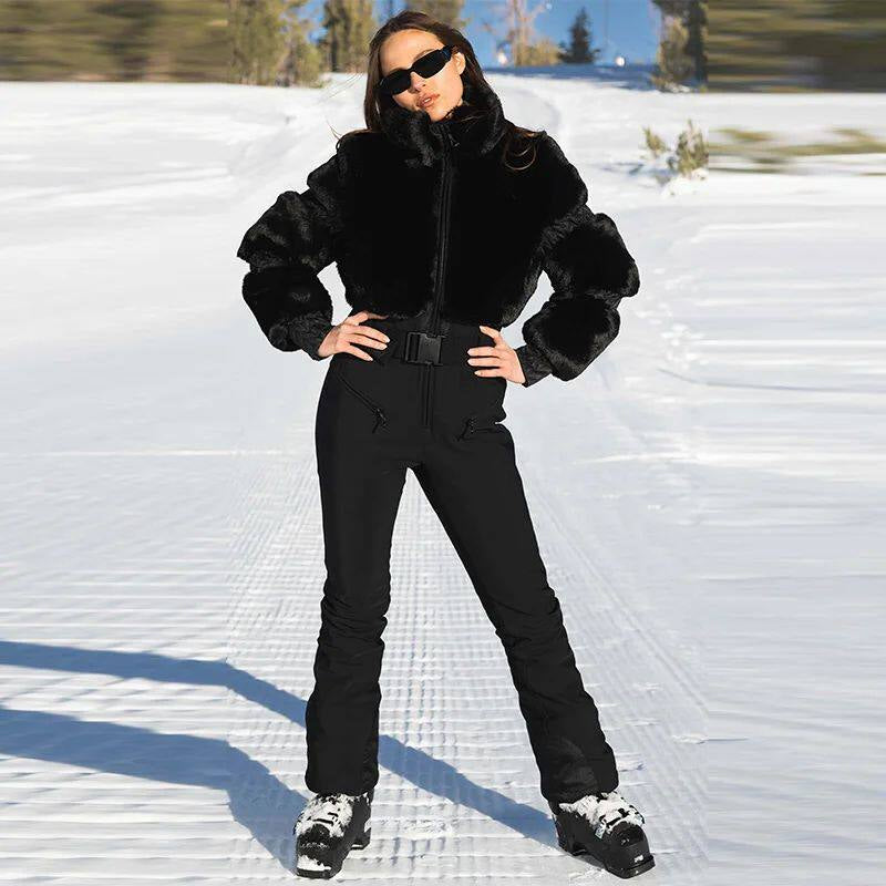 Damen Jumpsuit mit modernem Slim-Fit, Kapuze und trendigen Fransen - 1 - Annoboutique