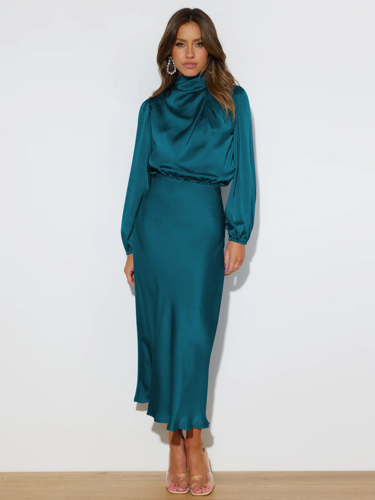 Elegantes Midi Kleid für Damen mit langärmeligen Schnitt und hohem Kragen - 4 - Annoboutique