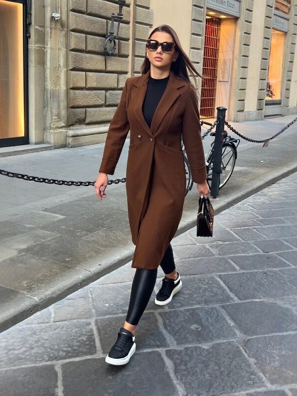 Eleganter langer Damenmantel aus Wolle mit tailliertem Schnitt - 3 - Annoboutique