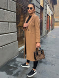 Eleganter langer Damenmantel aus Wolle mit tailliertem Schnitt - 7 - Annoboutique