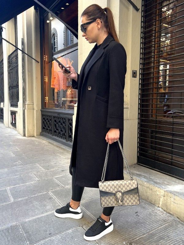 Eleganter langer Damenmantel aus Wolle mit tailliertem Schnitt - 8 - Annoboutique