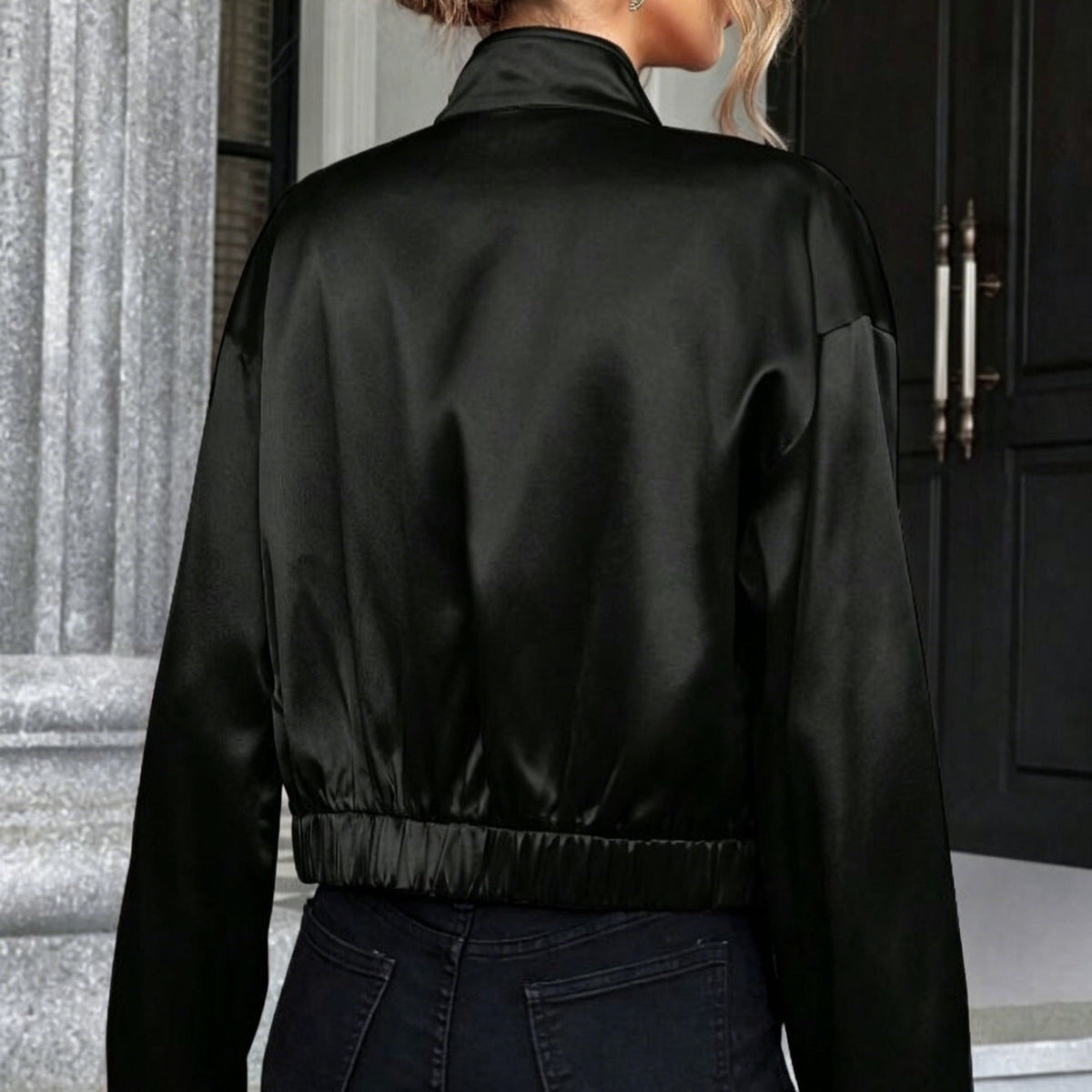 Damen-Bomberjacke mit glänzender Oberfläche, hohem Kragen und durchgehendem Zipper - 4 - Annoboutique
