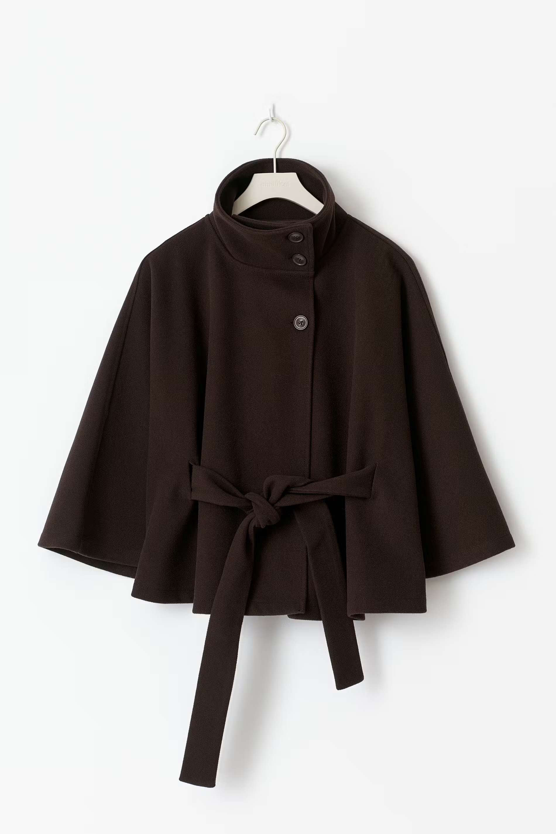 marineblauwe cape jas met wijde mouwen en ceintuur – voorkant