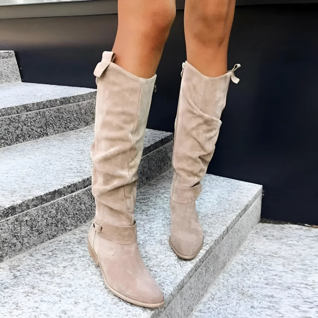 Karolina – Klassische Damen Stiefel mit weitem Schaft