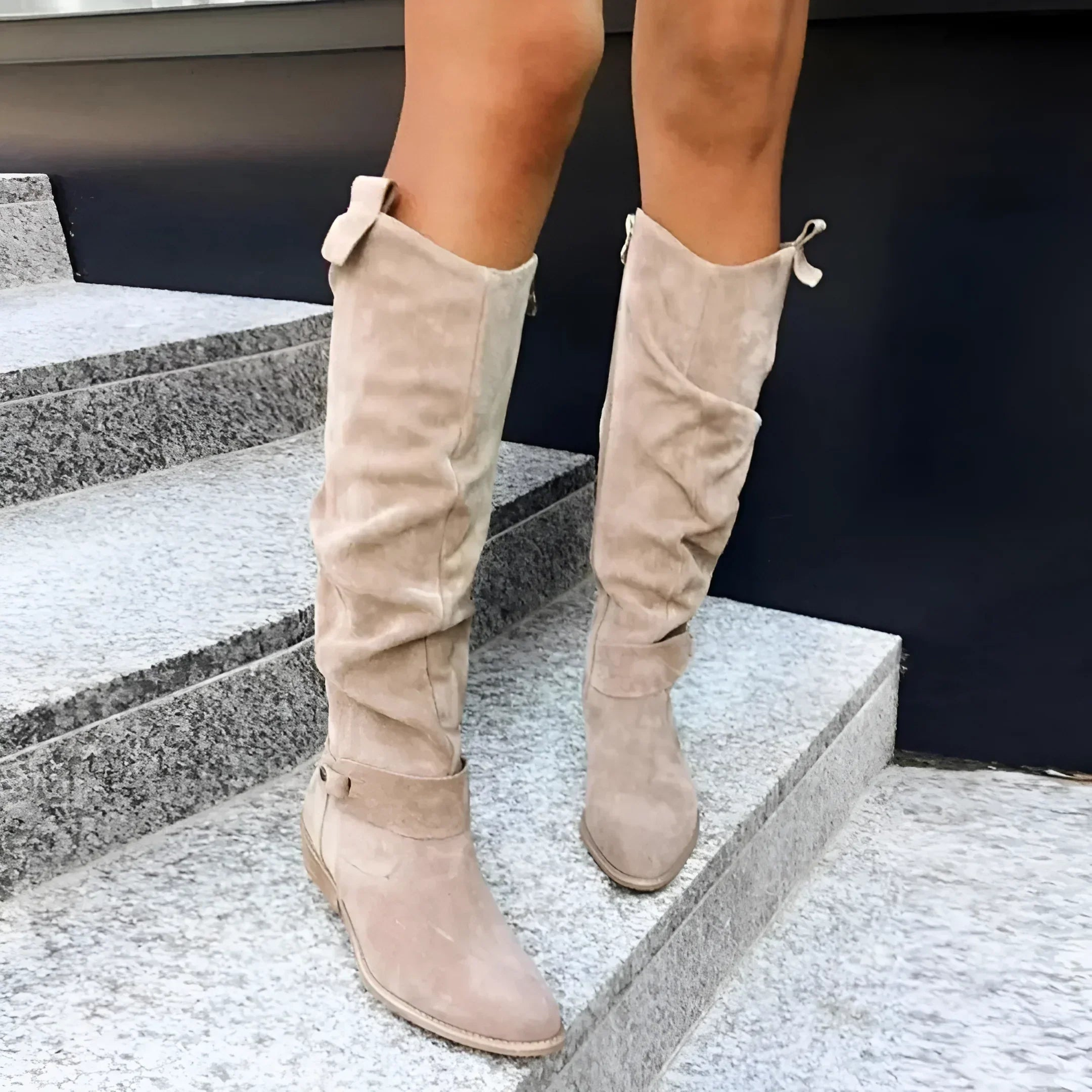 Karolina – Klassische Damen Stiefel mit weitem Schaft