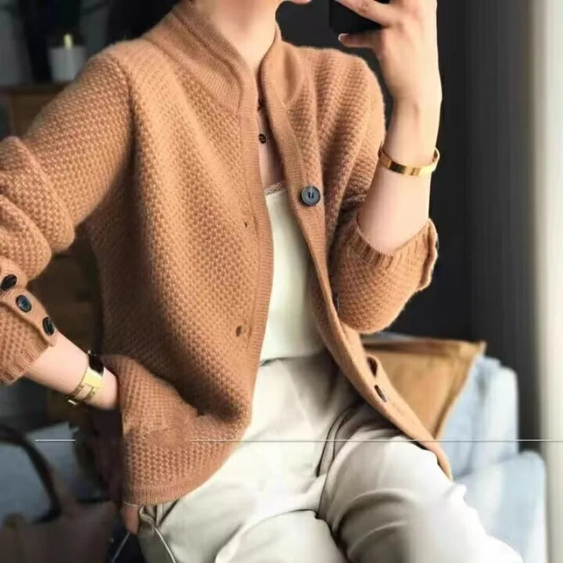 Amira – Damen Strickjacke mit Knöpfen