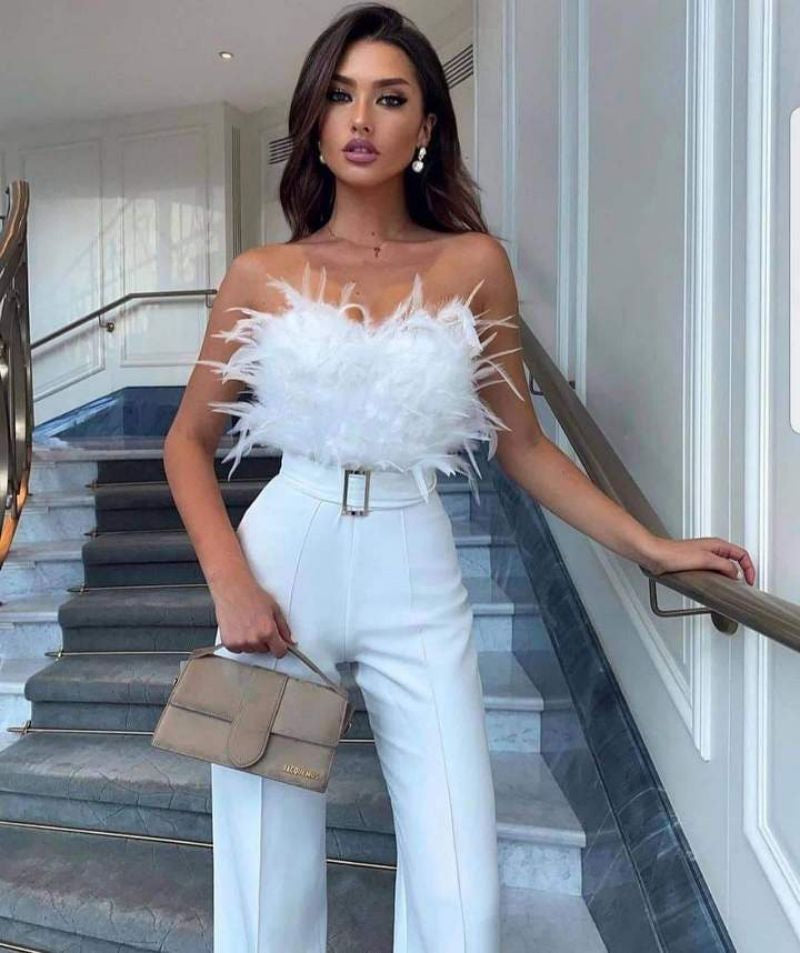Emilia – Eleganter Feder-Body für Damen