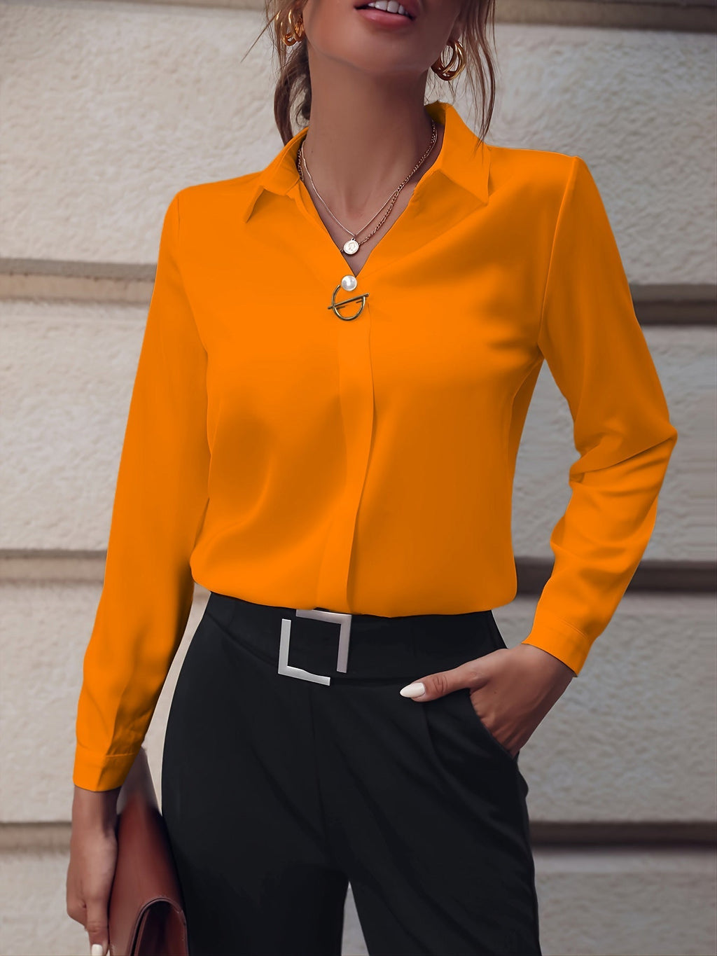 Bluse Damen mit elegantem Schnitt und dekorativem Verschluss - 3 - Annoboutique