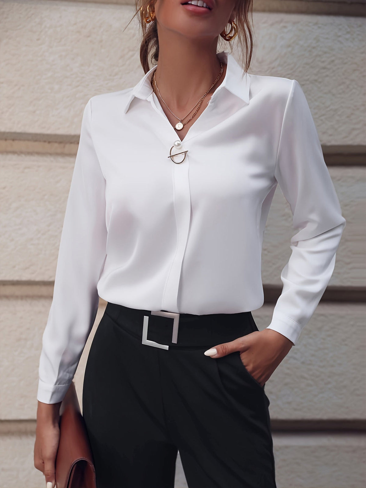 Bluse Damen mit elegantem Schnitt und dekorativem Verschluss - 7 - Annoboutique