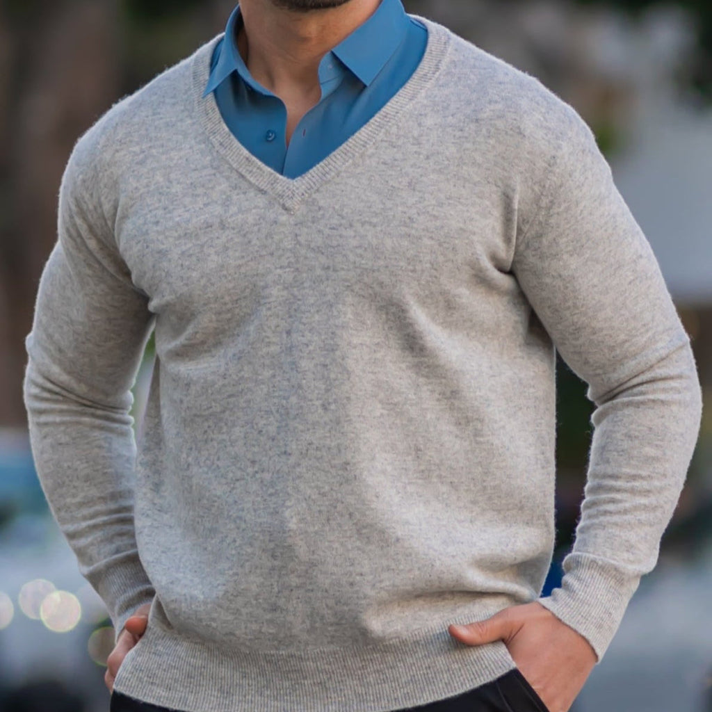 Adrian – Klassischer Feinstrick-V-Pullover für Herren