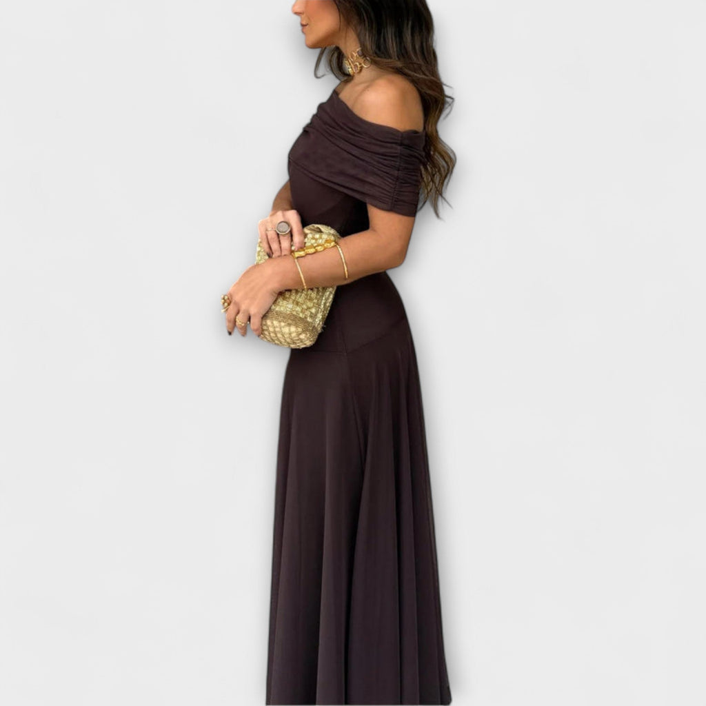 Amara – Off-Shoulder Maxikleid mit fließender Silhouette