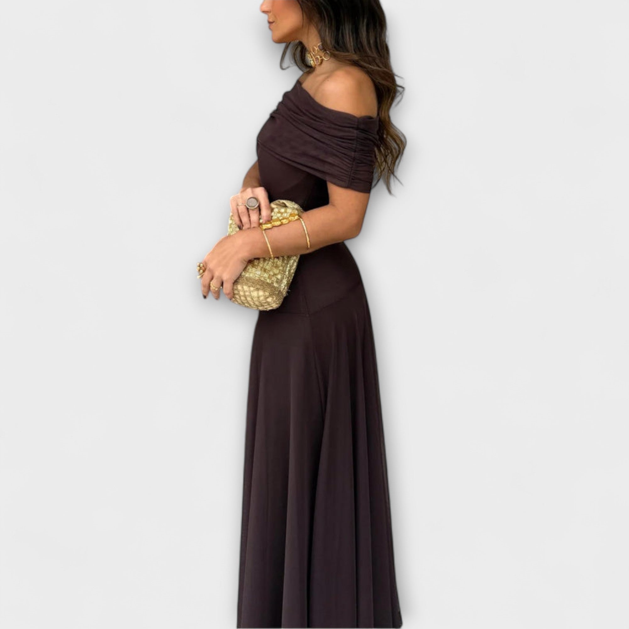 Amara – Off-Shoulder Maxikleid mit fließender Silhouette