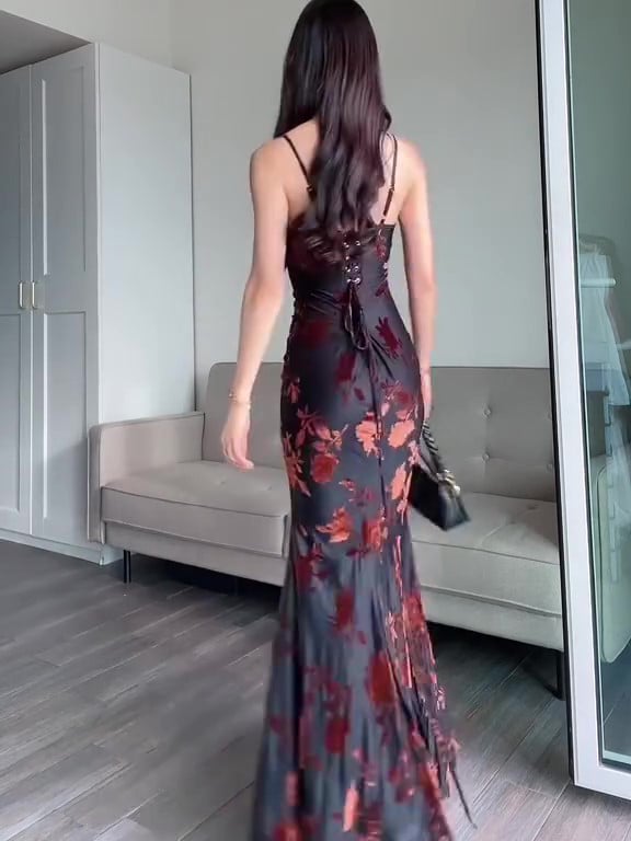 Isabelle – Figurnahes Floralmuster-Maxikleid Damen