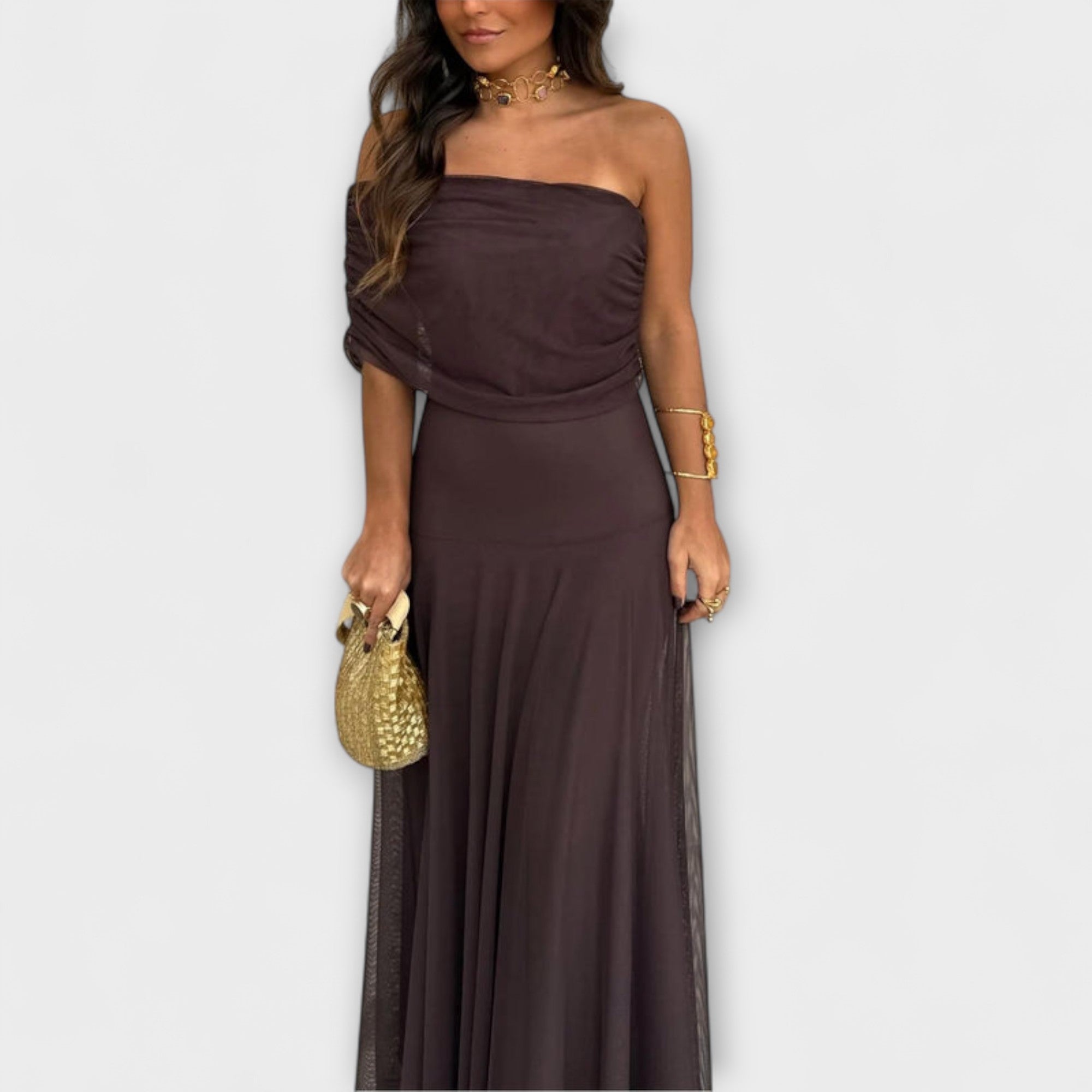 Amara – Off-Shoulder Maxikleid mit fließender Silhouette