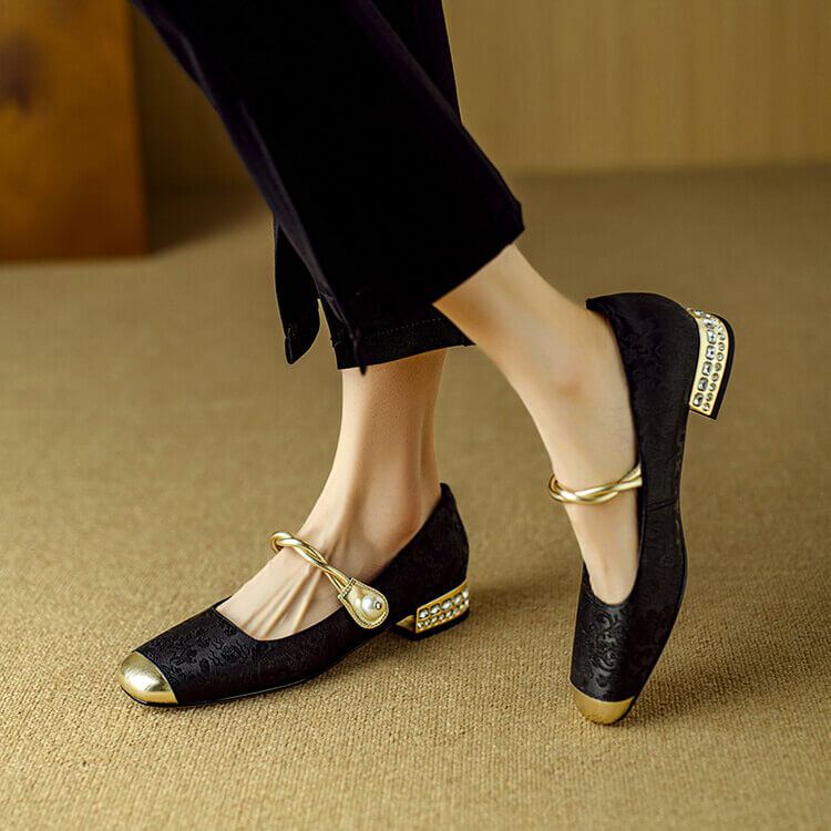 Sophie – Damen Pumps mit dekorativer Spange und Blockabsatz