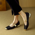 Sophie – Damen Pumps mit dekorativer Spange und Blockabsatz