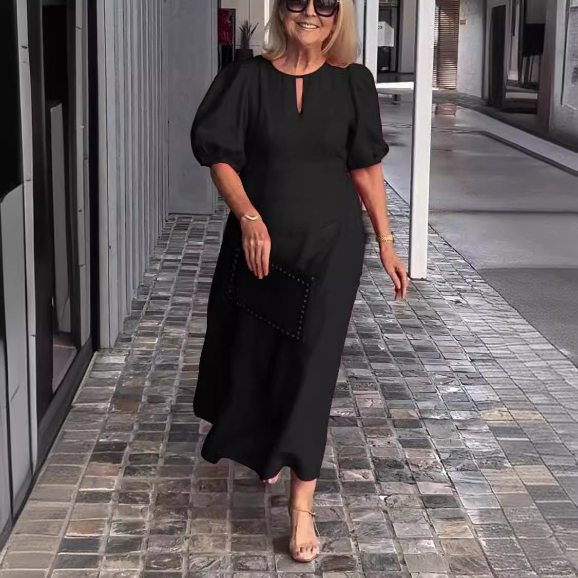 Clara – Lockeres Maxikleid mit Puffärmeln und Rundhalsausschnitt