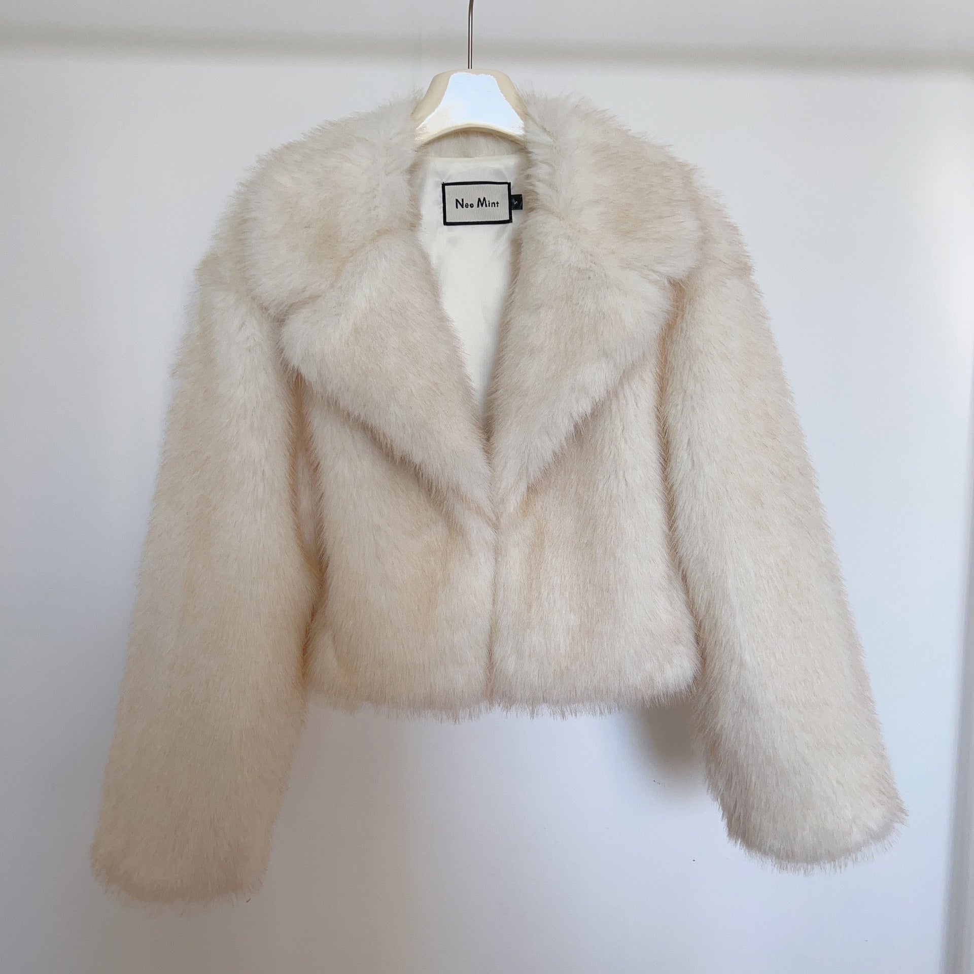 Sofía – Luxuriöse Kunstfell Damen Kurzjacke mit Volumenkragen