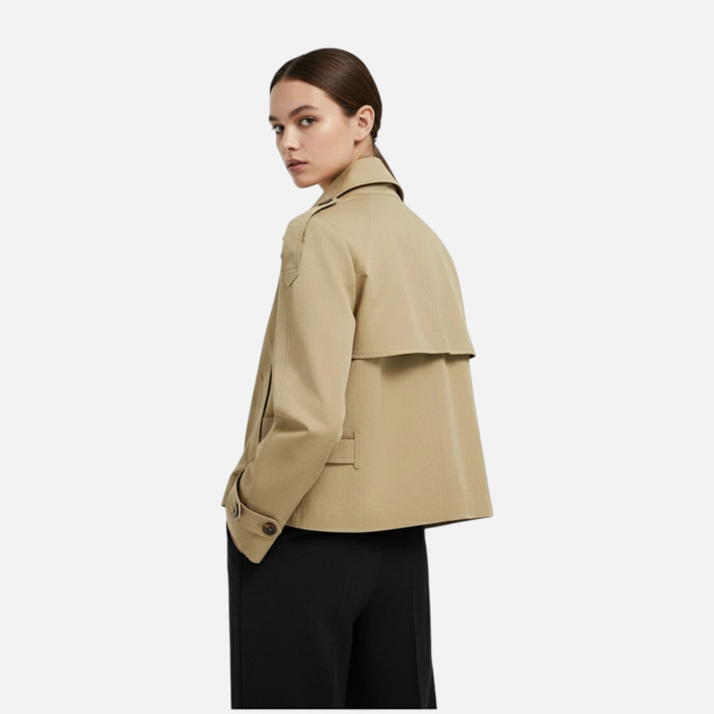 Clara – Elegante Damen Kurzjacke mit Stehkragen und Bindegürtel