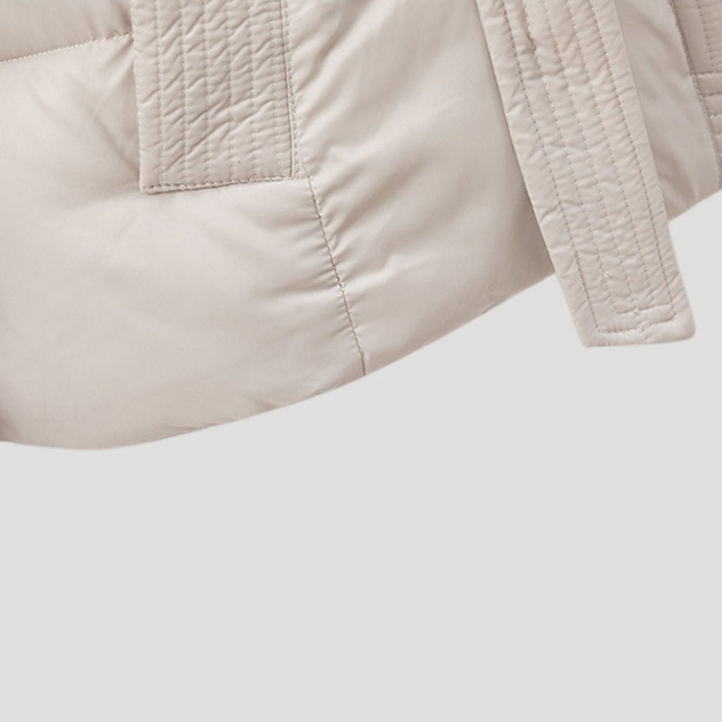 Amara – Taillierte Gefütterte Damen Winterjacke mit Kapuze
