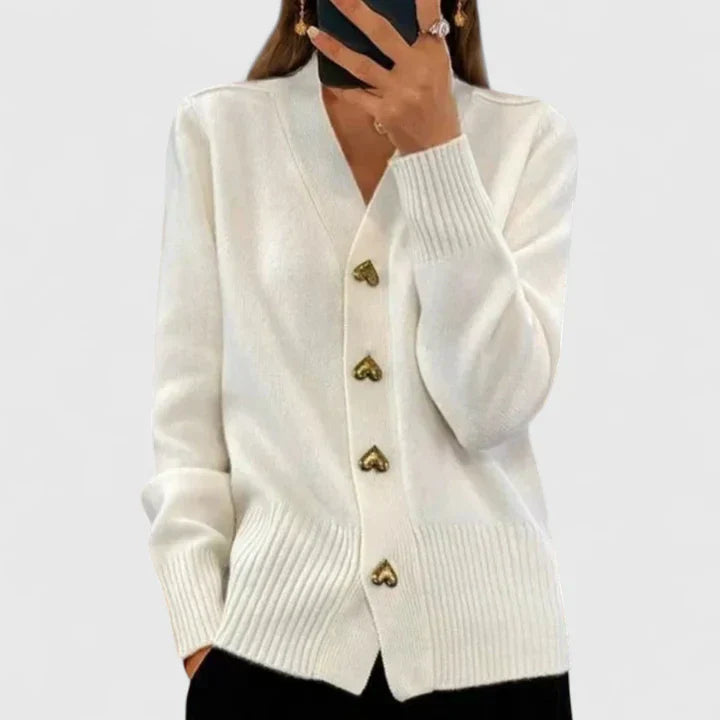 Damen Cardigan mit stilvollen herzförmigen Knöpfen und V-Ausschnitt - J&B - 6 - Annoboutique