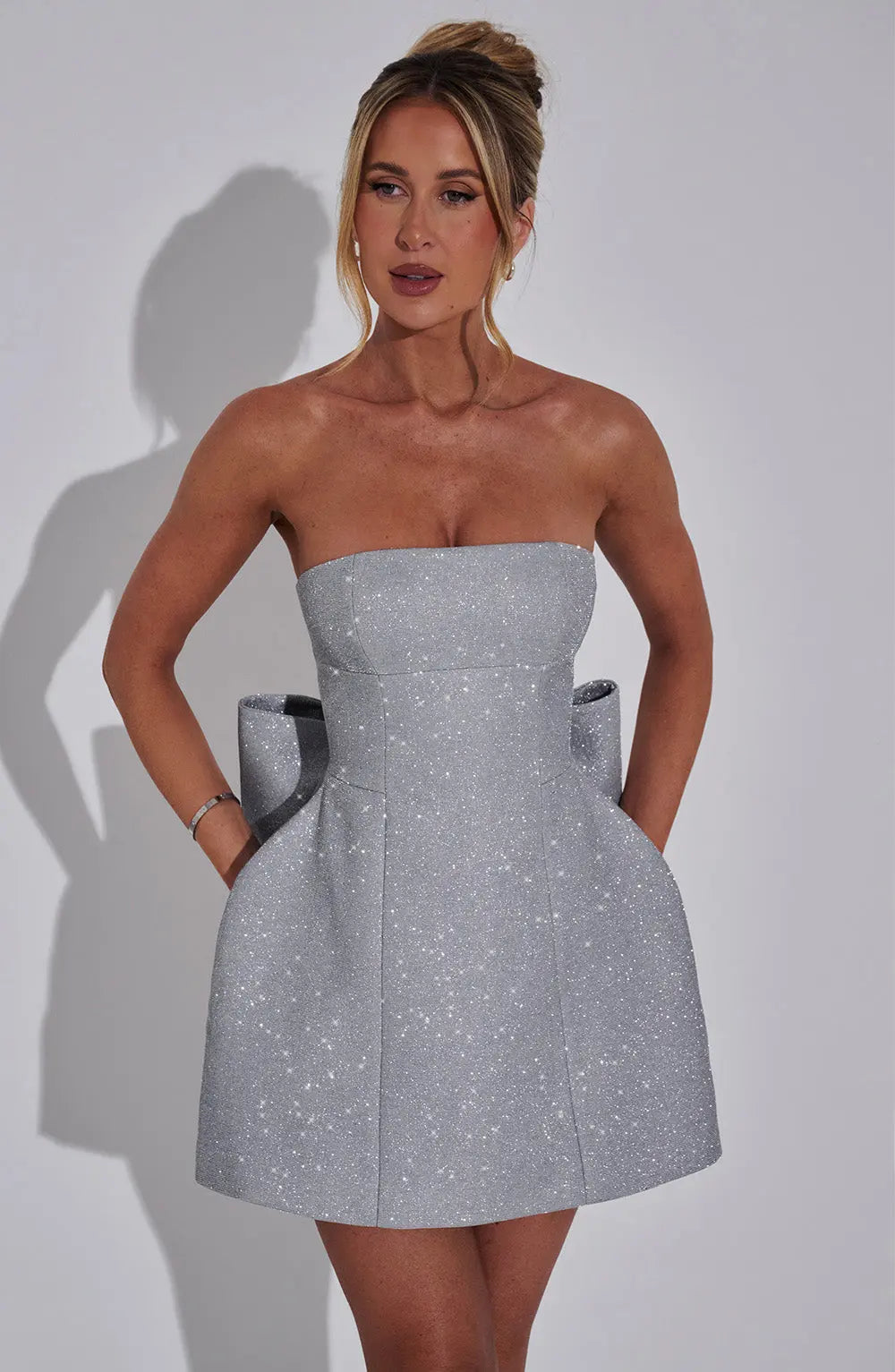 Liora - Damen Minikleid funkelnd mit ausgestelltem Rock