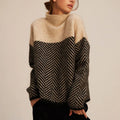 Celeste - Damenpullover mit Stehkragen und geometrischem Design