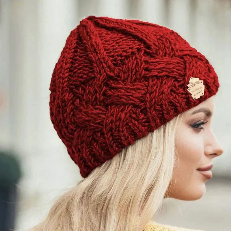 Cecilia – Handgestrickte Wintermütze mit Zopfmuster für Damen