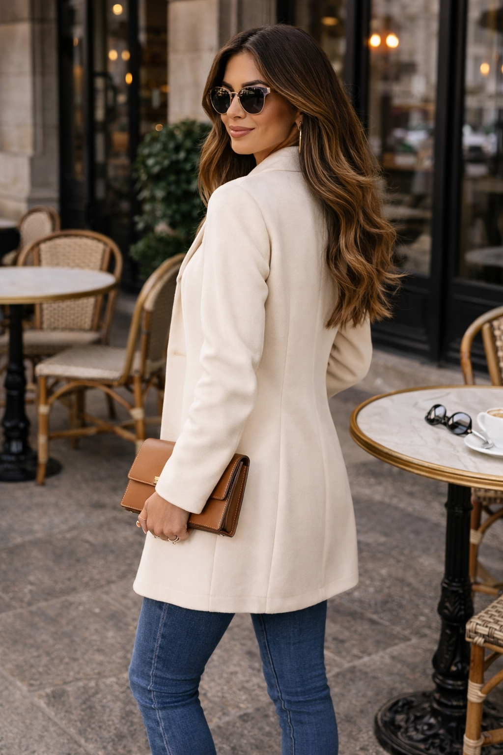 Damen Jacke mit schlankem Schnitt und minimalistischen Knöpfen | A&B - 1 - Annoboutique