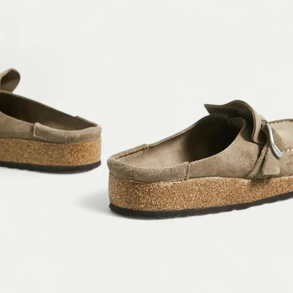 Clara – Veloursleder Damen-Clogs mit Schnalle