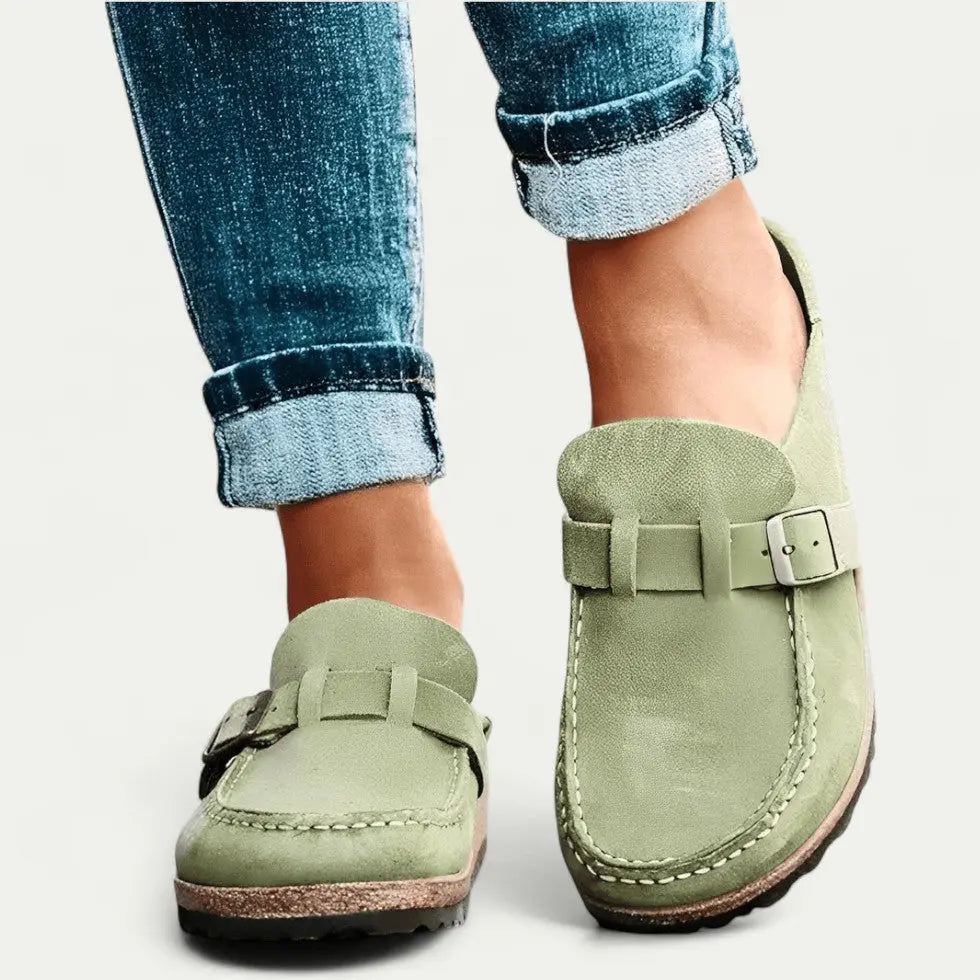 Clara – Veloursleder Damen-Clogs mit Schnalle