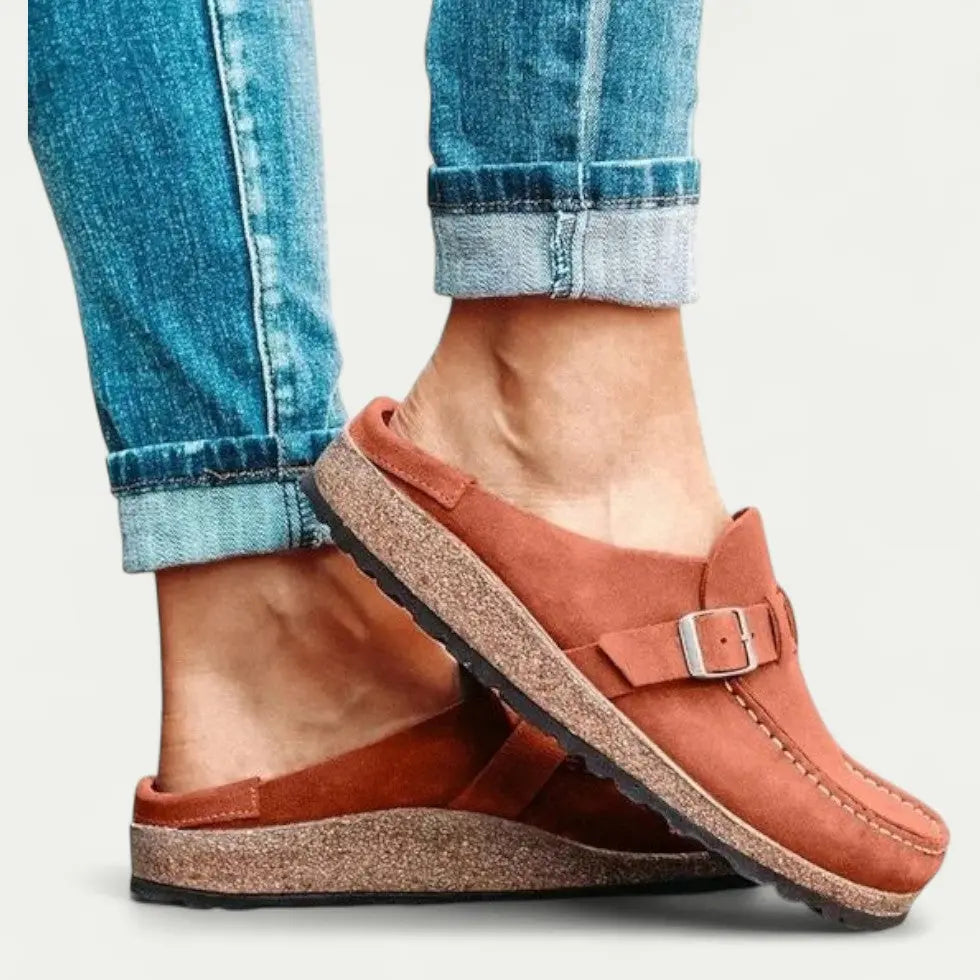 Clara – Veloursleder Damen-Clogs mit Schnalle