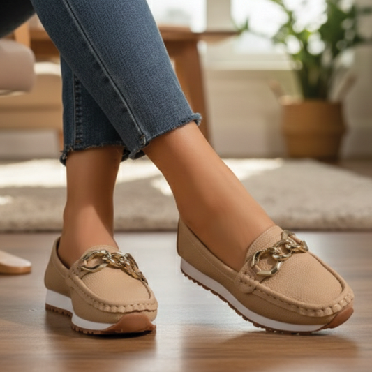Isla – Bequeme Loafer mit dekorativem Kettenelement